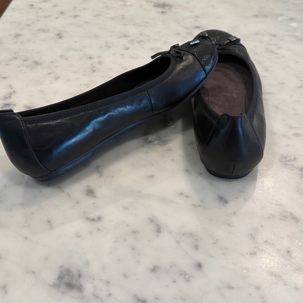 Vionic Elegant Black Ballet Flats - Picture 3 of 5